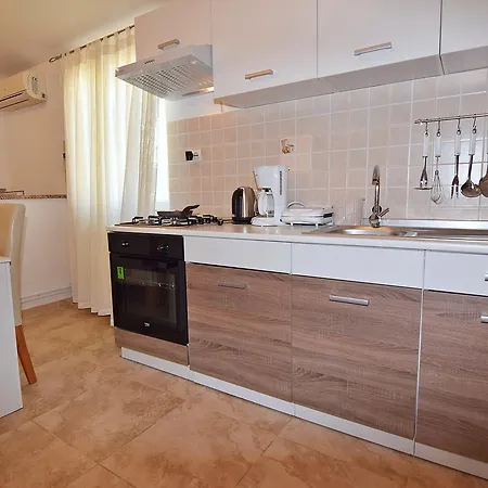 Jeromela Apartment